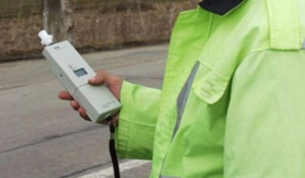 Tânăr din Câmpia Turzii, depistat băut la volan Tânăr din Câmpia Turzii, depistat băut la volan