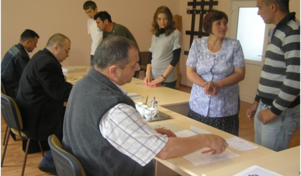 Acţiune cu staţia mobilă, desfăşurată de Direcția Județeană de Evidență a Persoanelor în comuna Mociu Acţiune cu staţia mobilă, desfăşurată de Direcția Județeană de Evidență a Persoanelor în comuna Mociu
