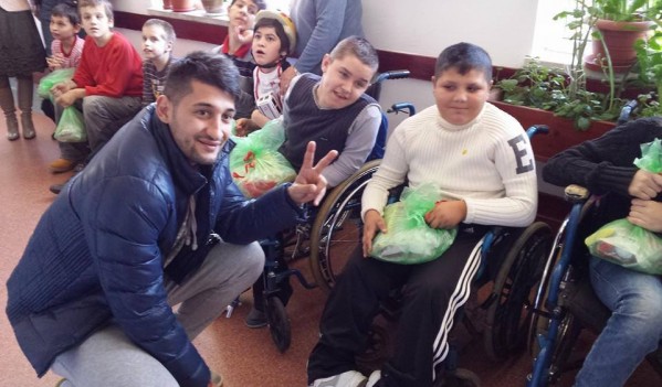 Acțiune caritabilă organizată de clubul CFR Cluj la Școala Specială Transilvania Acțiune caritabilă organizată de clubul CFR Cluj la Școala Specială Transilvania