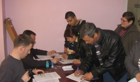 Preluare de documente în vederea întocmirii cărţilor de identitate în comuna Mociu Preluare de documente în vederea întocmirii cărţilor de identitate în comuna Mociu