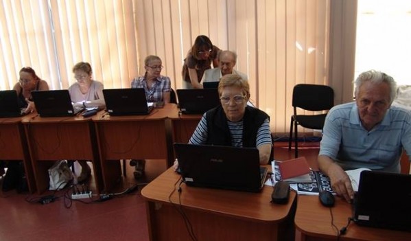 Cluj Napoca: Cursuri gratuite de iniţiere în utilizarea calculatorului, pentru seniori Cluj Napoca: Cursuri gratuite de iniţiere în utilizarea calculatorului, pentru seniori