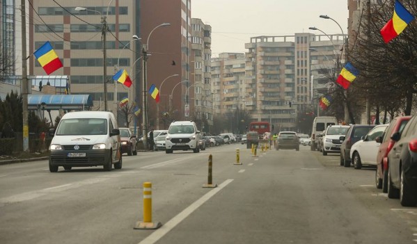Cluj Napoca: 3 benzi de circulație în loc de 2 pe sensul Calea Dorobanților – T. Mihali (Iulius Mall) Cluj Napoca: 3 benzi de circulație în loc de 2 pe sensul Calea Dorobanților – T. Mihali (Iulius Mall)