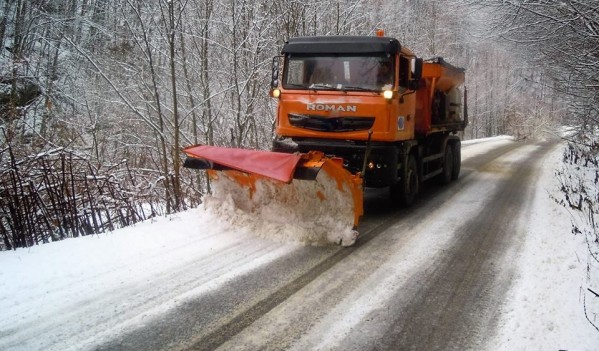 Cluj: Pe drumurile judeţene se circulă în condiții de iarnă Cluj: Pe drumurile judeţene se circulă în condiții de iarnă