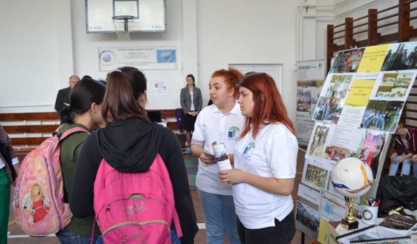 Târgul Ofertelor Educaţionale s-a desfășurat azi în Cluj Napoca Târgul Ofertelor Educaţionale s-a desfășurat azi în Cluj Napoca