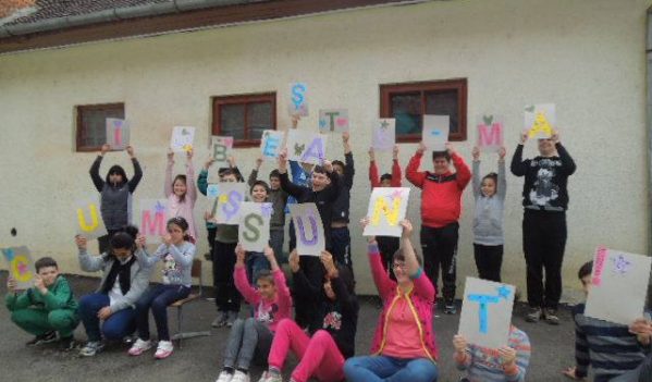 Cluj Napoca: Spectacolul de lansare a videoclip-ului ,,Iubeşte-mă aşa cum sunt” Cluj Napoca: Spectacolul de lansare a videoclip-ului ,,Iubeşte-mă aşa cum sunt”
