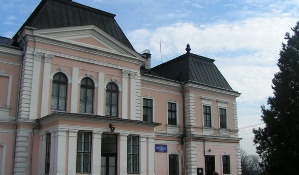 A fost semnat contractul privind restaurarea cu fonduri europene a castelului Banffy A fost semnat contractul privind restaurarea cu fonduri europene a castelului Banffy