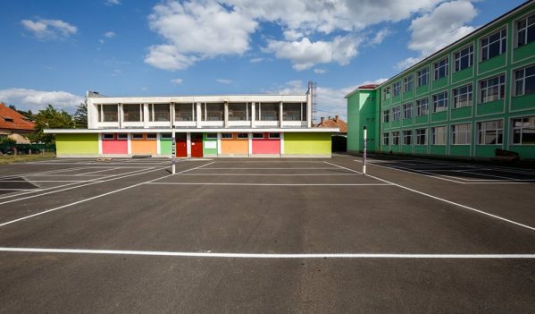 Primăria Cluj Napoca a modernizat 20 de curți ale școlilor și terenurile de sport aferente acestora Primăria Cluj Napoca a modernizat 20 de curți ale școlilor și terenurile de sport aferente acestora
