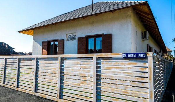 Incursiune în istoria locală, la Muzeul „Prima Școală Română – 1879” din Câmpia Turzii Incursiune în istoria locală, la Muzeul „Prima Școală Română – 1879” din Câmpia Turzii