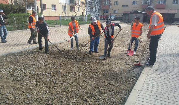 Lucrări de primăvară în Câmpia Turzii Lucrări de primăvară în Câmpia Turzii