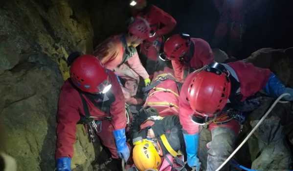 Exercițiu regional de salvare din peșteră, organizat de salvamontiștii clujeni în Munții Bihor-Vlădeasa Exercițiu regional de salvare din peșteră, organizat de salvamontiștii clujeni în Munții Bihor-Vlădeasa