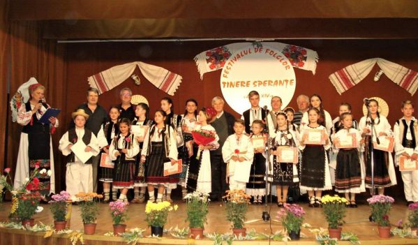 Festivalul concurs de folclor pentru copii ,,Tinere speranțe” a ajuns la ediția a XV-a Festivalul concurs de folclor pentru copii ,,Tinere speranțe” a ajuns la ediția a XV-a