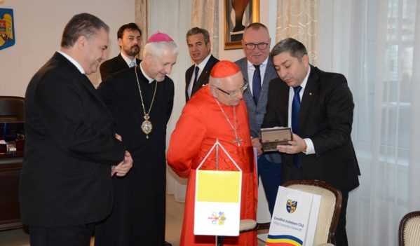 Eminența Sa Francesco Cardinal Monterisi, în vizită la Consiliul Județean Cluj Eminența Sa Francesco Cardinal Monterisi, în vizită la Consiliul Județean Cluj
