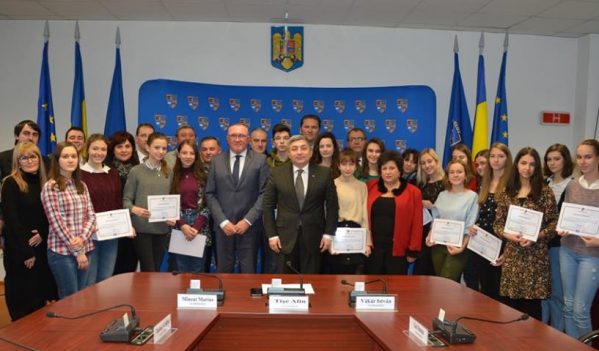 Tinerii clujeni cu rezultate deosebite, premiați de Consiliul Județean Cluj Tinerii clujeni cu rezultate deosebite, premiați de Consiliul Județean Cluj