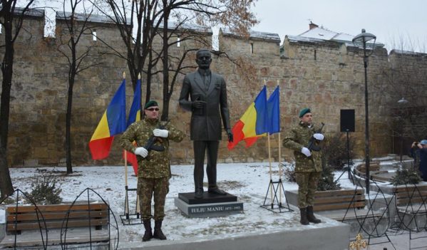 Statuie a lui Iuliu Maniu, dezvelită în Cluj-Napoca Statuie a lui Iuliu Maniu, dezvelită în Cluj-Napoca