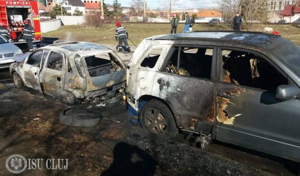 Două autoturisme au ars azi în Cluj-Napoca Două autoturisme au ars azi în Cluj-Napoca