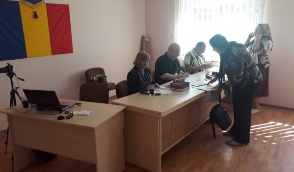 Deplasare cu staţia mobilă a Direcţiei Judeţene de Evidenţă a Persoanelor Cluj la Tureni Deplasare cu staţia mobilă a Direcţiei Judeţene de Evidenţă a Persoanelor Cluj la Tureni