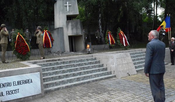Ziua Eroilor, marcată în Cimitirul Eroilor din Cluj-Napoca Ziua Eroilor, marcată în Cimitirul Eroilor din Cluj-Napoca