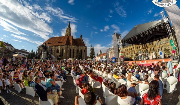 Circ, acrobație și spectacole interactive la WonderPuck 2019 Circ, acrobație și spectacole interactive la WonderPuck 2019