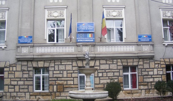 Matematica, mai ușor de învățat de elevii nevăzători sau cu vedere slabă din Cluj Matematica, mai ușor de învățat de elevii nevăzători sau cu vedere slabă din Cluj