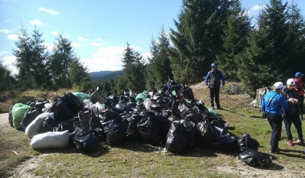 Peste 4.800 de saci de deșeuri au fost strânși în județul Cluj Peste 4.800 de saci de deșeuri au fost strânși în județul Cluj